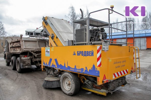 Пять тонн песка в час: новая коммунальная техника убирает улицы Сыктывкара более эффективно