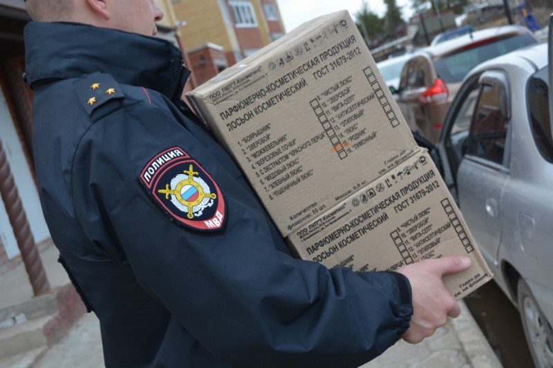 Полиция Сыктывкара изъяла в киоске 107 флаконов лосьона со спиртосодержащей жидкостью по заниженной цене