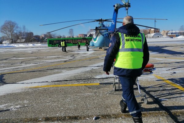 В Княжпогостском районе вертолет санавиации кружил в глуши в поисках больного 