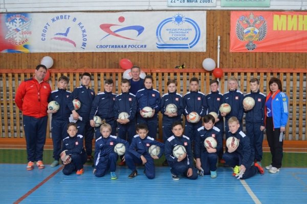 При поддержке ЛУКОЙЛа для юных футболистов Усть-Цильмы приобрели новую экипировку и спортинвентарь