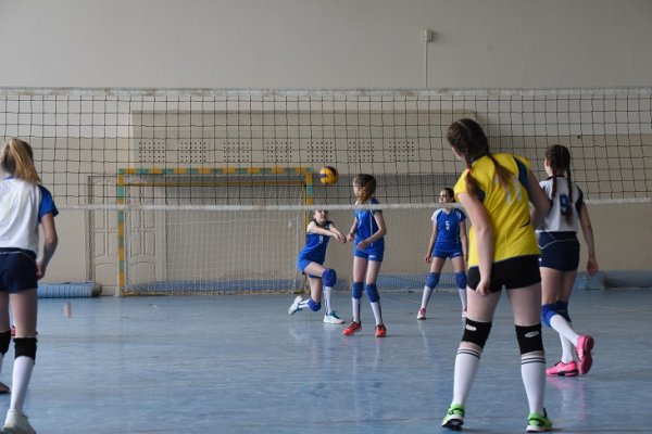 Сыктывкар и Воркута одержали победу на первенстве Коми по волейболу среди юношей и девушек