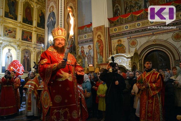 В Свято-Стефановском кафедральном соборе в Сыктывкаре массово мироточат иконы