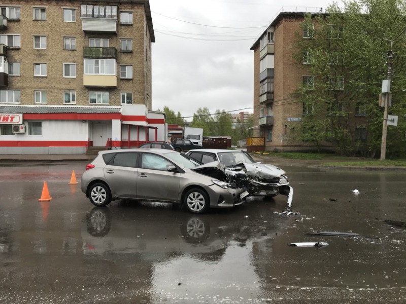 Два человека пострадали в ДТП на ул.Морозова в Сыктывкаре 