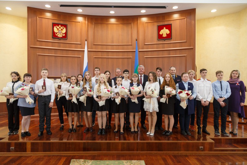 Глава Коми вручил паспорта юным жителям республики 