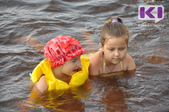 Водолазы "СПАС-Коми" перед началом купального сезона обследовали реку в районе сыктывкарского пляжа 