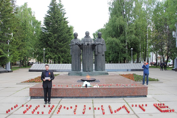 В столице Коми зажгли "Свечу памяти" 

