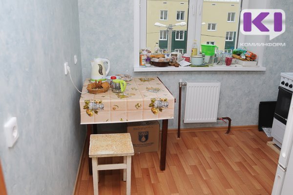 Сыктывкарский суд выселил из непригодной для проживания квартиры семью из трех человек