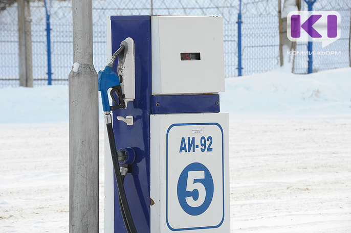 Правительство России хочет "разморозить" цены на бензин