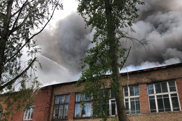 Пожар в Сыктывкарском индустриальном колледже удалось локализовать