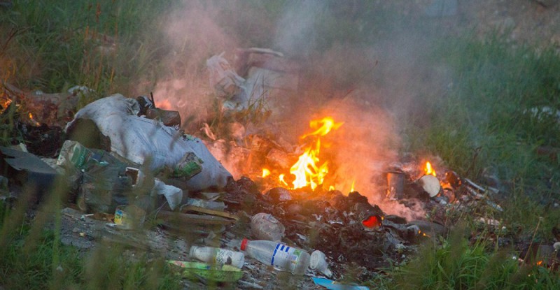 В трех районах Коми почти в одно время горел мусор