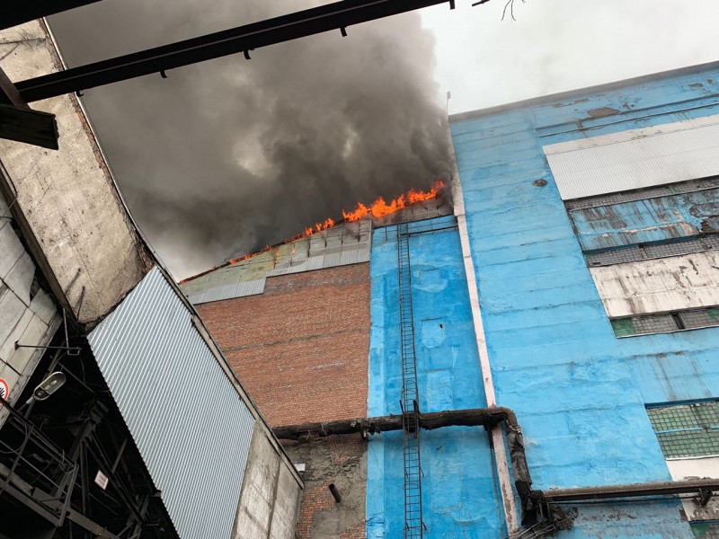 В Воркуте горит здание углеобогатительной фабрики