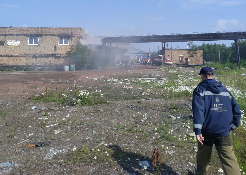 В Воркуте сгорели склад и заброшенное здание, в Сыктывкаре - хозпостройка

