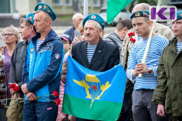 Войска дяди Васи провели торжественный митинг