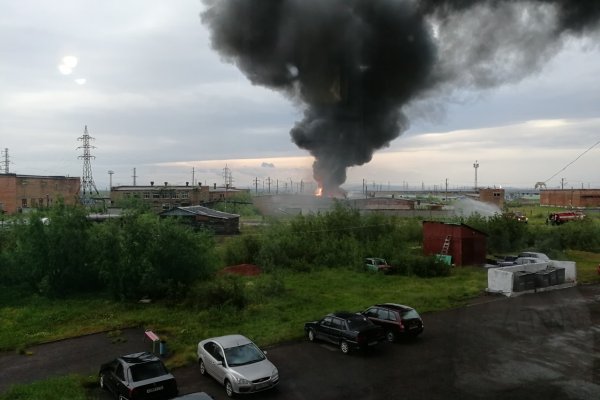 В Воркуте сгорел бесхозный склад