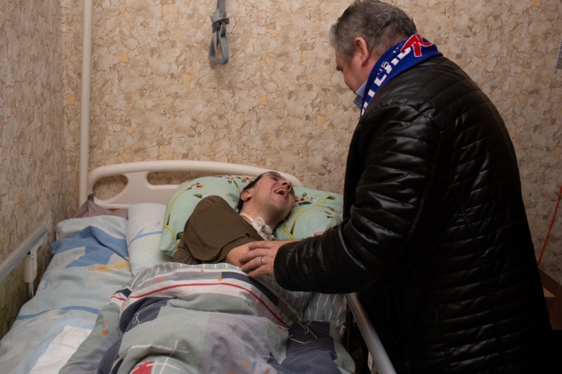 В Сыктывкаре дорожный рабочий, пострадавший в аварии, до сих пор в тяжелом состоянии