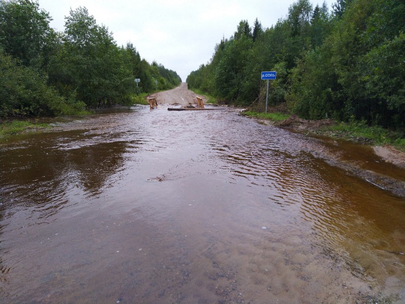В Усть-Куломском районе подтопило два участка дороги 
