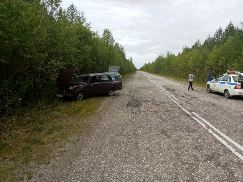 В Сыктывдинском районе на дороге опрокинулась "семерка"