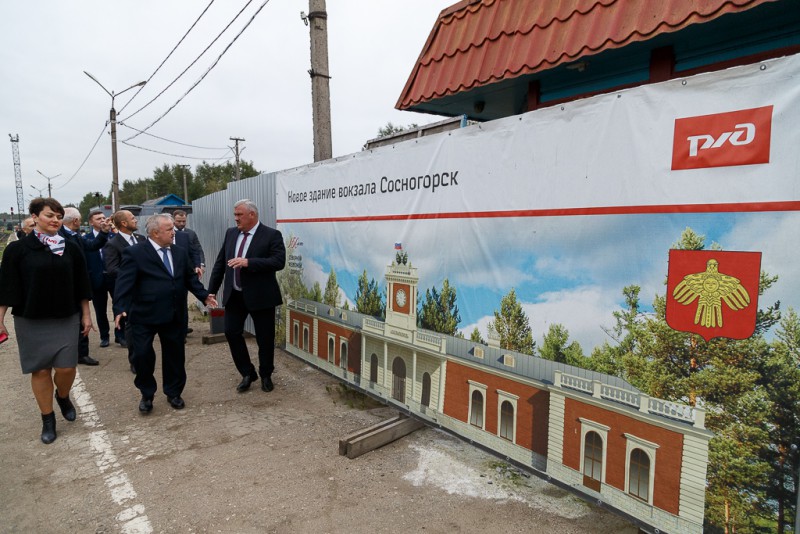 Сергей Гапликов ознакомился с ходом реконструкции железнодорожного вокзала в Сосногорске