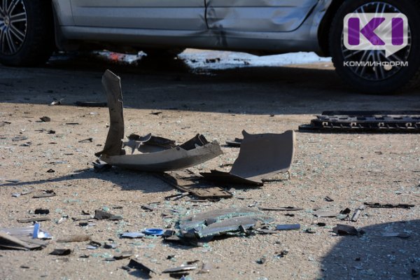 Госавтоинспекция Сыктывкара разыскивает водителя, который повредил пять машин