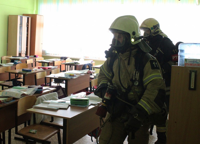 В Сыктывкаре пожарные спасли "пострадавшего на пожаре" в учебном заведении школьника