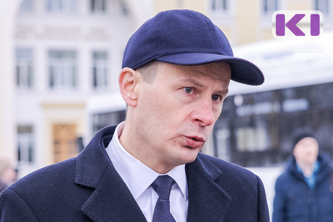 Обвиняемый в растрате директор САТП Александр Рукавишников вышел на работу