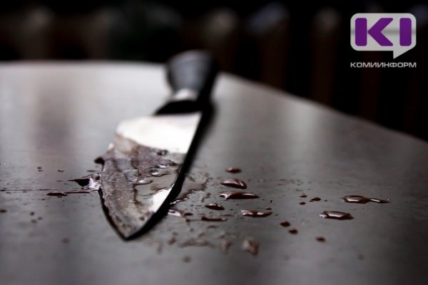 В Сыктывкаре 22-летняя девушка обиделась и напала с ножом на пенсионера

