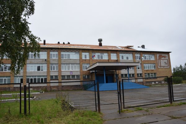 Оставят после уроков: недостатки при капремонте крыши в школе Троицко-Печорска устранят во время учебы