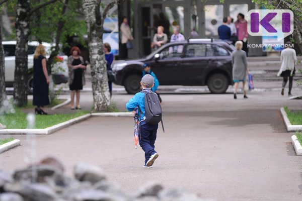 В Сыктывкаре рядом со школой под машину попал восьмилетний ребенок