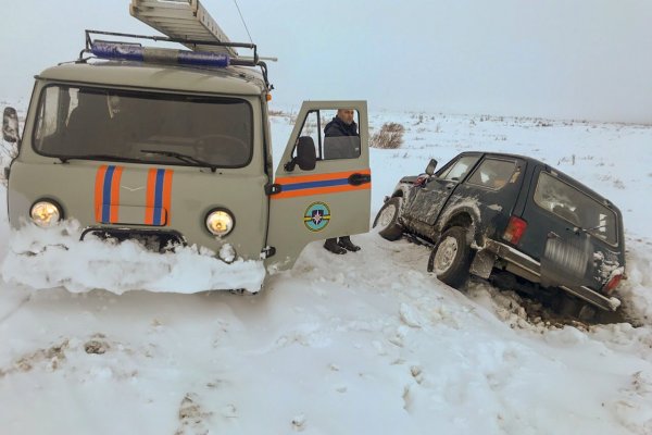 Возле Инты спасатели вызволили из снежного плена 