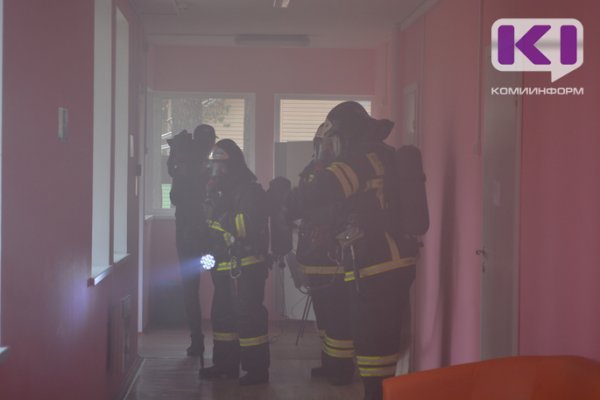 Сосногорские пожарные спасли трех человек во время пожара