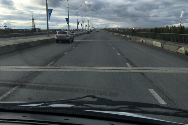 Автовладельцы Ухты жалуются на состояние путепровода в районе поселка Озерный