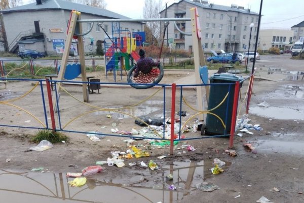 В Объячево подростки завалили мусором детскую площадку