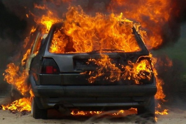 Четыре машины сгорели сегодня ночью в Коми