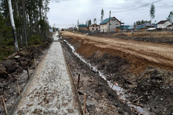 Строительство дороги в микрорайоне Сосновая Поляна в Сыктывкаре продолжается