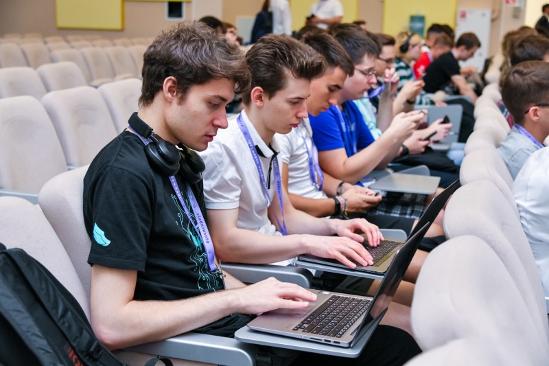 "Ростелеком" предлагает школьникам построить сеть киберзащиты для умного дома и получить 100 баллов за ЕГЭ