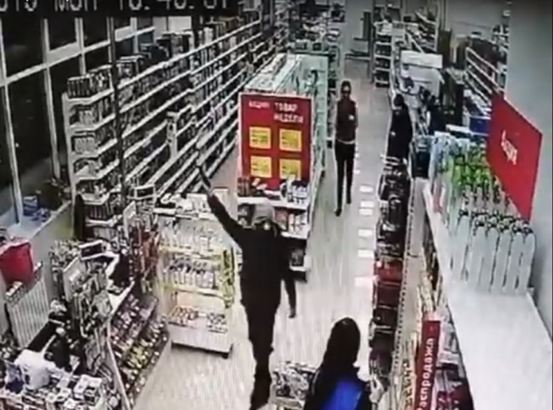 В Воркуте по факту разбойного нападения подростка на магазин возбуждено уголовное дело