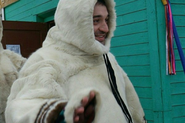 Мэр Усинска Николай Такаев поддержал флешмоб фотографией в одежде из оленьих шкур