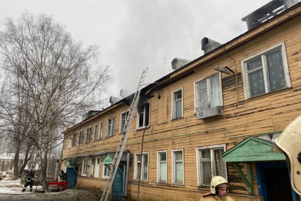 В Сыктывкаре из горящего дома эвакуированы 34 человека, в том числе шесть детей