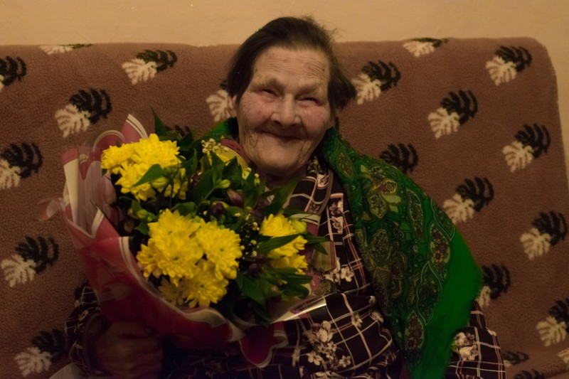 День матери: 90-летняя ухтинка презентовала книгу о своей жизни "История мамы-бабы Веры"