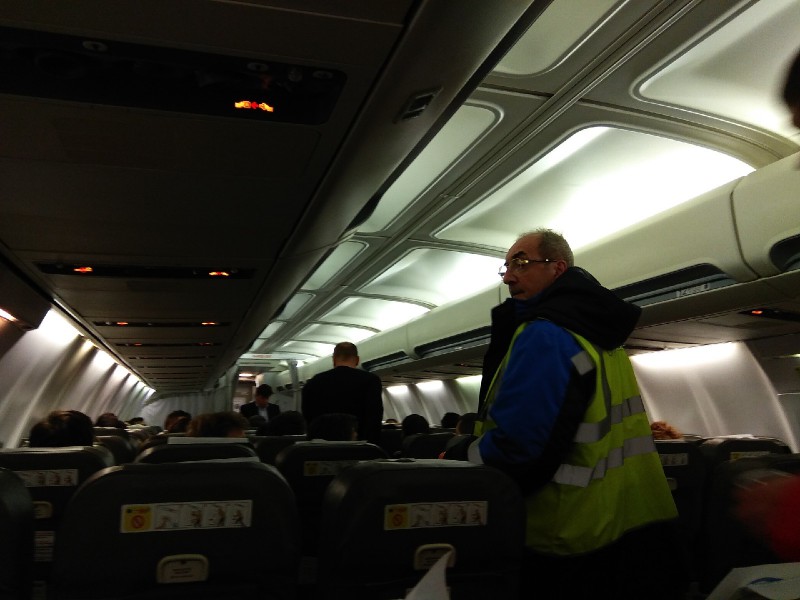 Пассажиру рейса Москва - Сыктывкар стало плохо на борту самолёта