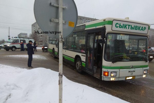 В Эжве пассажирский автобус столкнулся с легковушкой 