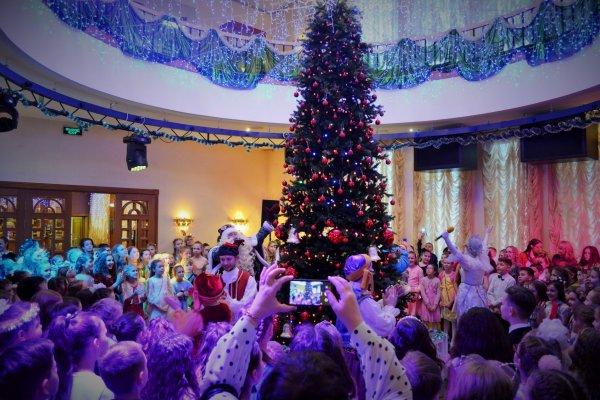 Три сотни одаренных детей республики побывали на Новогодней ёлке главы Коми