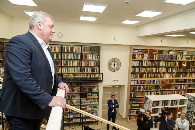 Нацпроекты в действии: глава Коми Сергей Гапликов в восторге от модельной библиотеки в Корткеросе