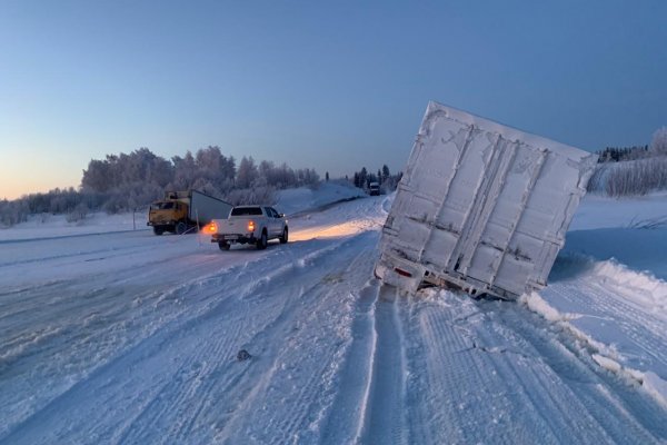 Из-за провалившихся под лед большегрузов зимник возле Усть-Усы оказался под угрозой закрытия