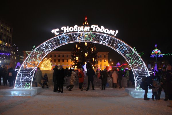 Открытие новогодней ёлки в Сыктывкаре: Снежной Королеве приписали заснеженные улицы 