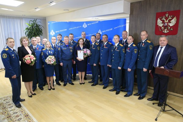 Три сотрудника МЧС по Коми награждены медалями 