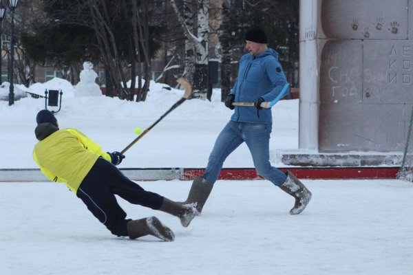 В Сыктывкаре определили чемпионов по хоккею с мячом в валенках