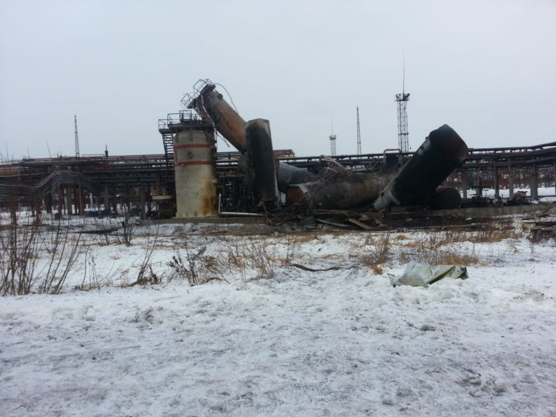 МЧС Коми во время пожара на Ухтинском НПЗ эвакуировало 64 цистерны, каждая из которых могла взорваться