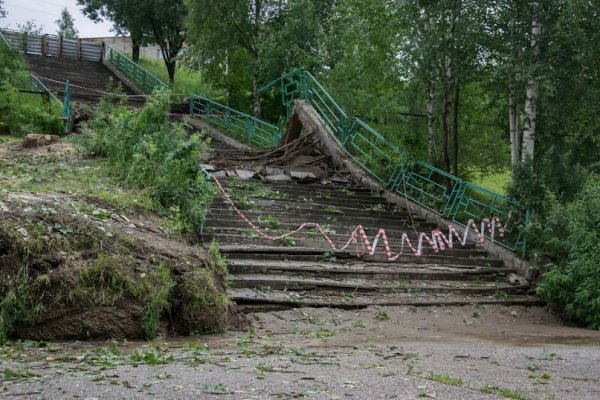Ухтинцы выступили против демонтажа легендарной лестницы, которая каждый год сползает 
