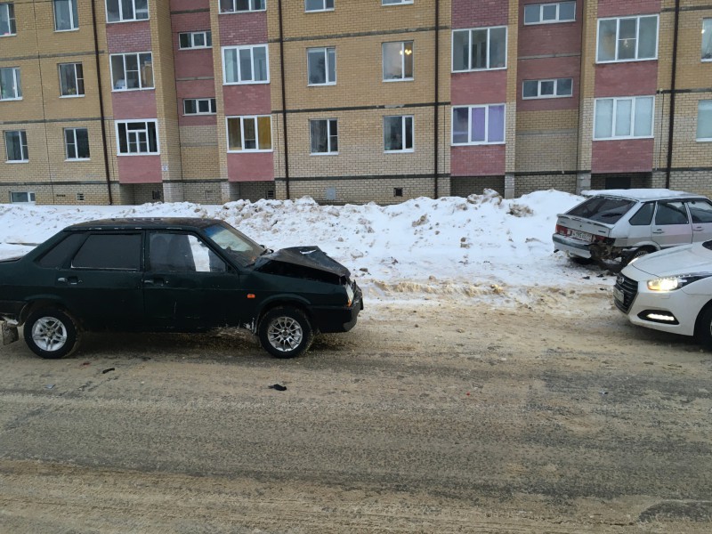 В Сыктывкаре 16-летний пассажир пострадал по вине водителя-ровесника
